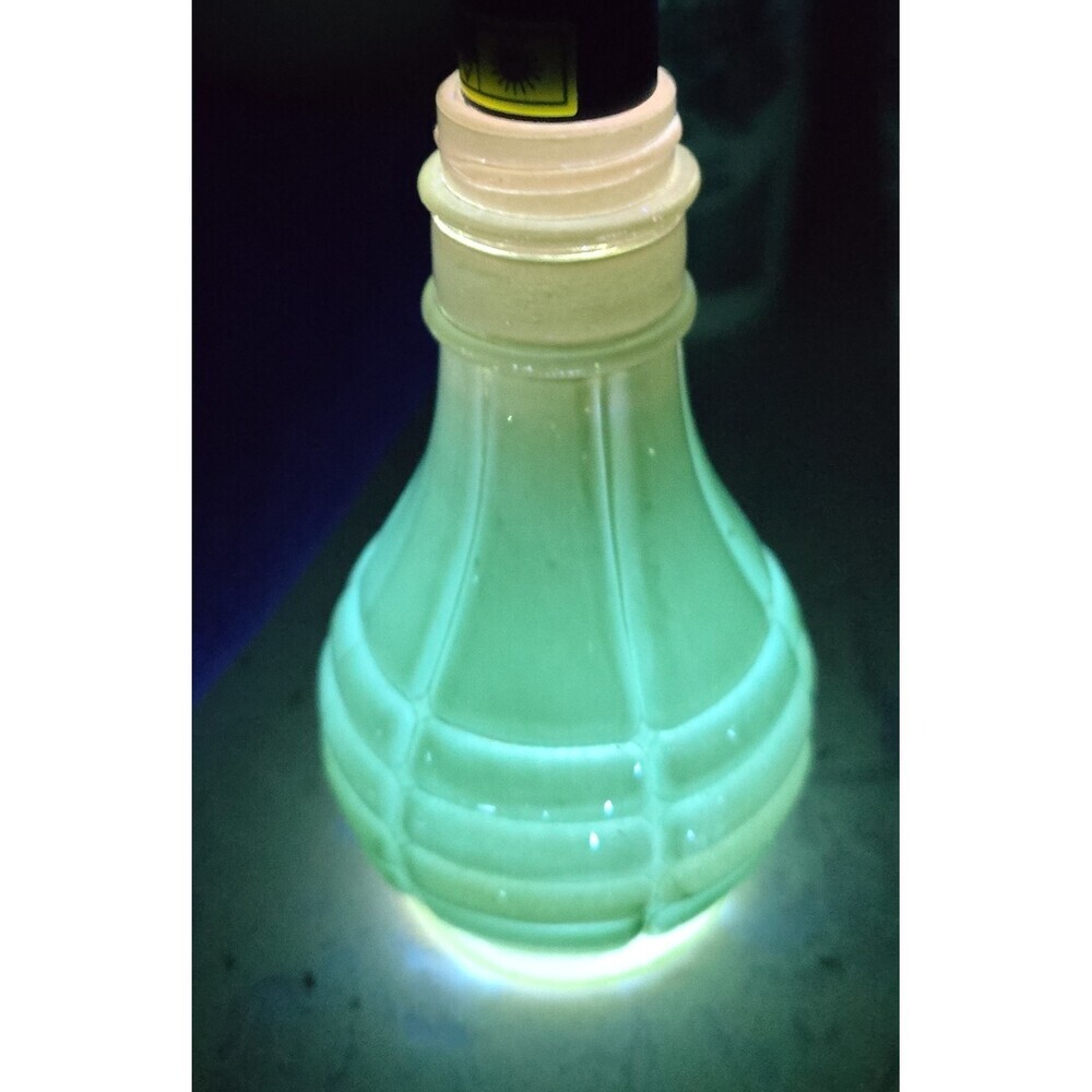 Vintage Jadeite Uranium Glass Powder Jar Shaker Base Art Deco 4” UV Reactive Glo - Picture 1 of 8